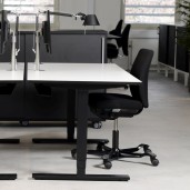 Hæve sænkebord med laminat overflade. Vælg selv størrelse og farve