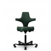 HÅG Capisco 8106 kontorstol, med mørk grøn uldstof. Select stof har bedste slidstyrke og god siddekomfort