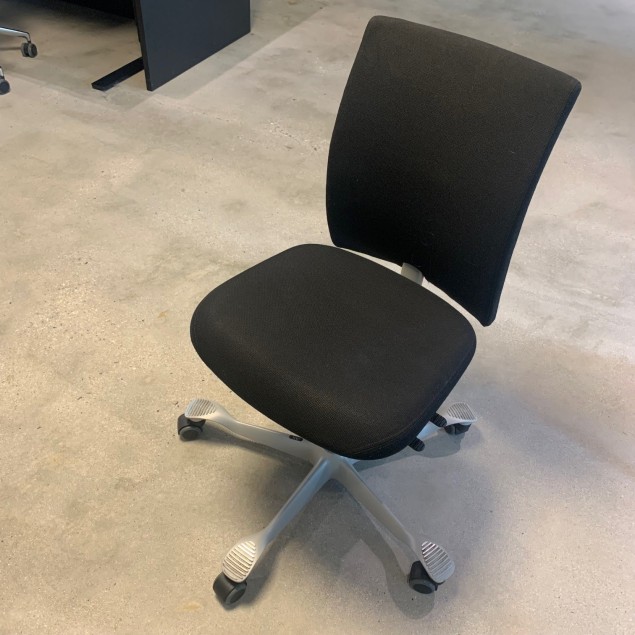 Brugte HÅG 4100 kontorstole med Sort Fame uldstof. Den med lille sæde.
