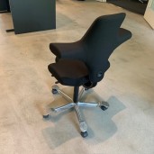 Renoveret HÅG Capisco 8106 kontorstol med sort select betræk