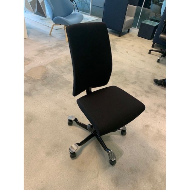 Renoveret HÅG Creed 6006 kontorstol med ekstra høj ryg. Med Select betræk.